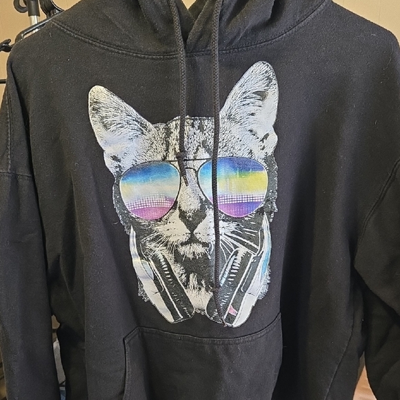 Sweatshirt - Picture 1 of 3